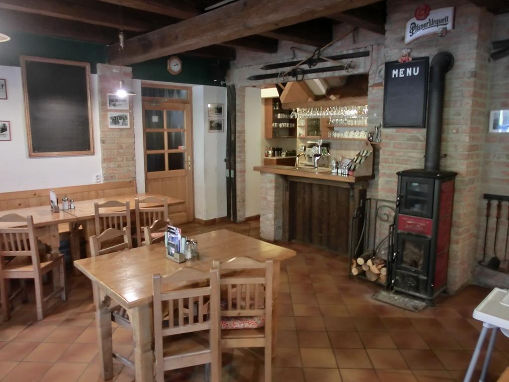 捷克布杰约维采 卡米内克旅馆酒店 外观 照片